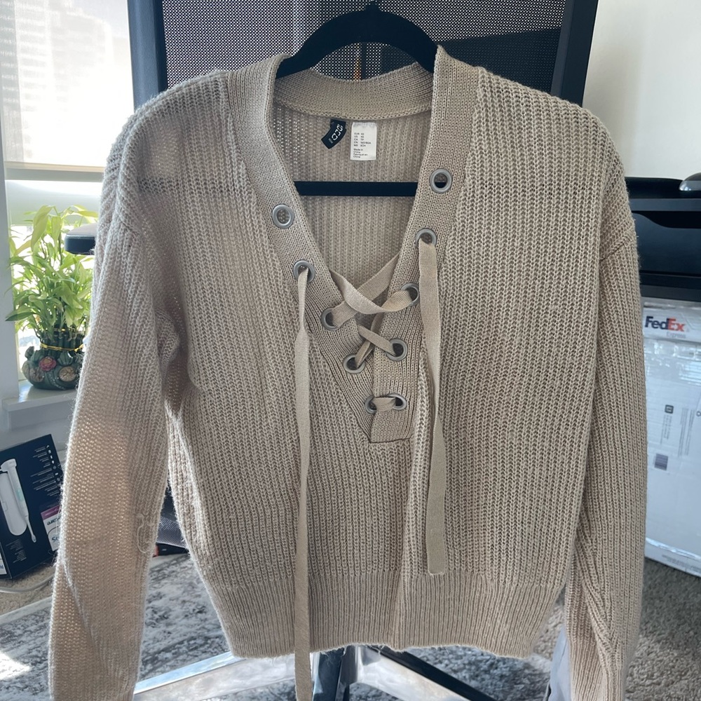 Beige lace up sweater | H&M size XS